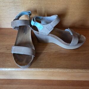 Womens Naot Tan Sandals Size 38